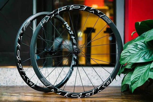 Mededogen noot Gasvormig BikeWheels Professionele handgespaakte wielen -